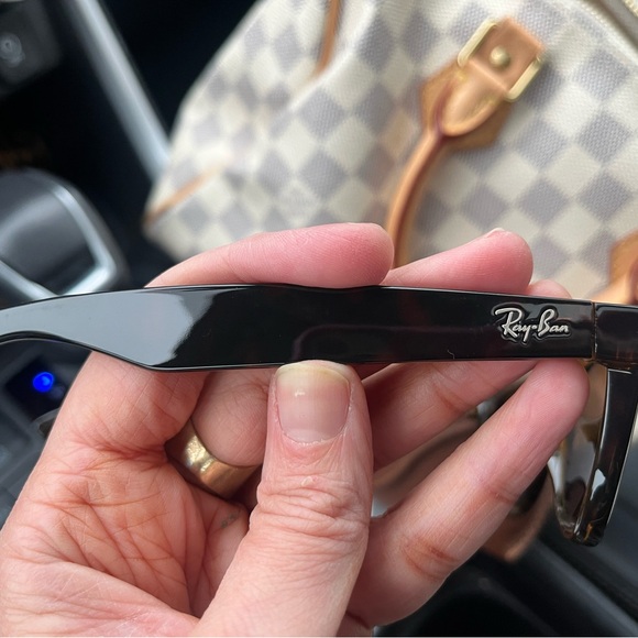 Ray-Ban RB2132 New Wayfarer sunglasses with case - Picture 4 of 12